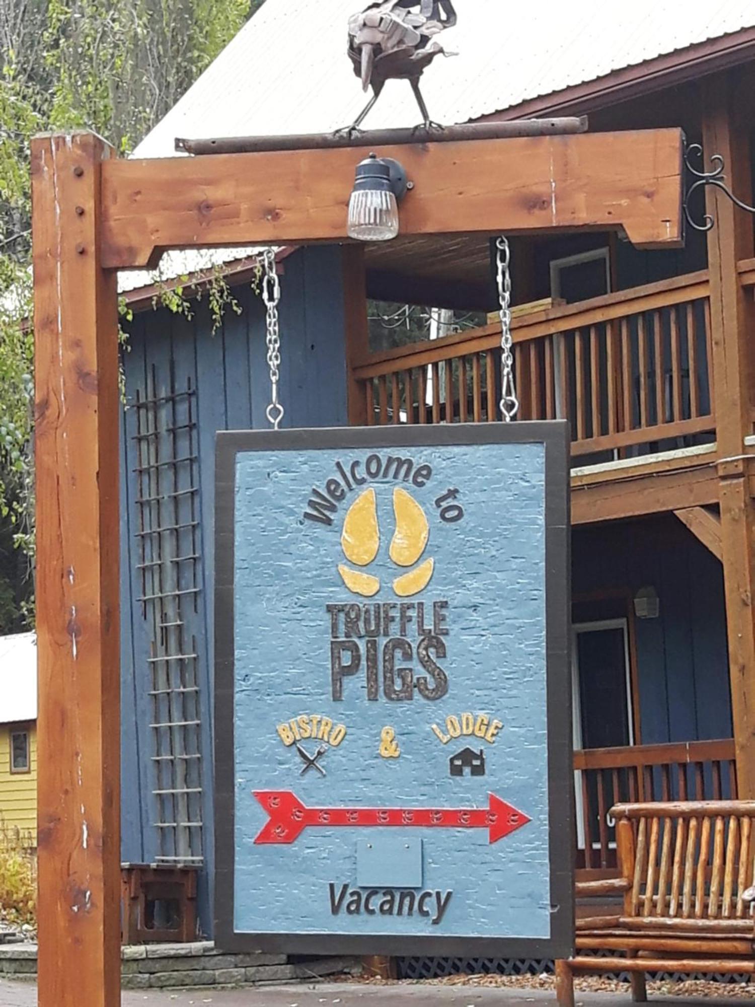 Truffle Pigs Lodge 菲尔德 外观 照片